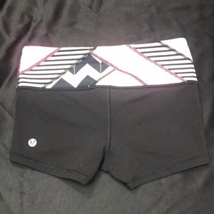 Lululemon fitness shorts size 4 reversible H13